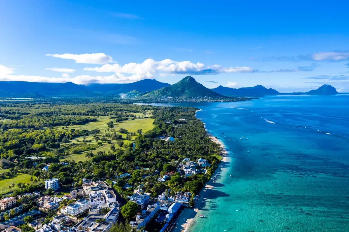 Émeutes, couvre-feu et crise de l’eau : faut-il s’inquiéter avant de partir à l’île Maurice ?