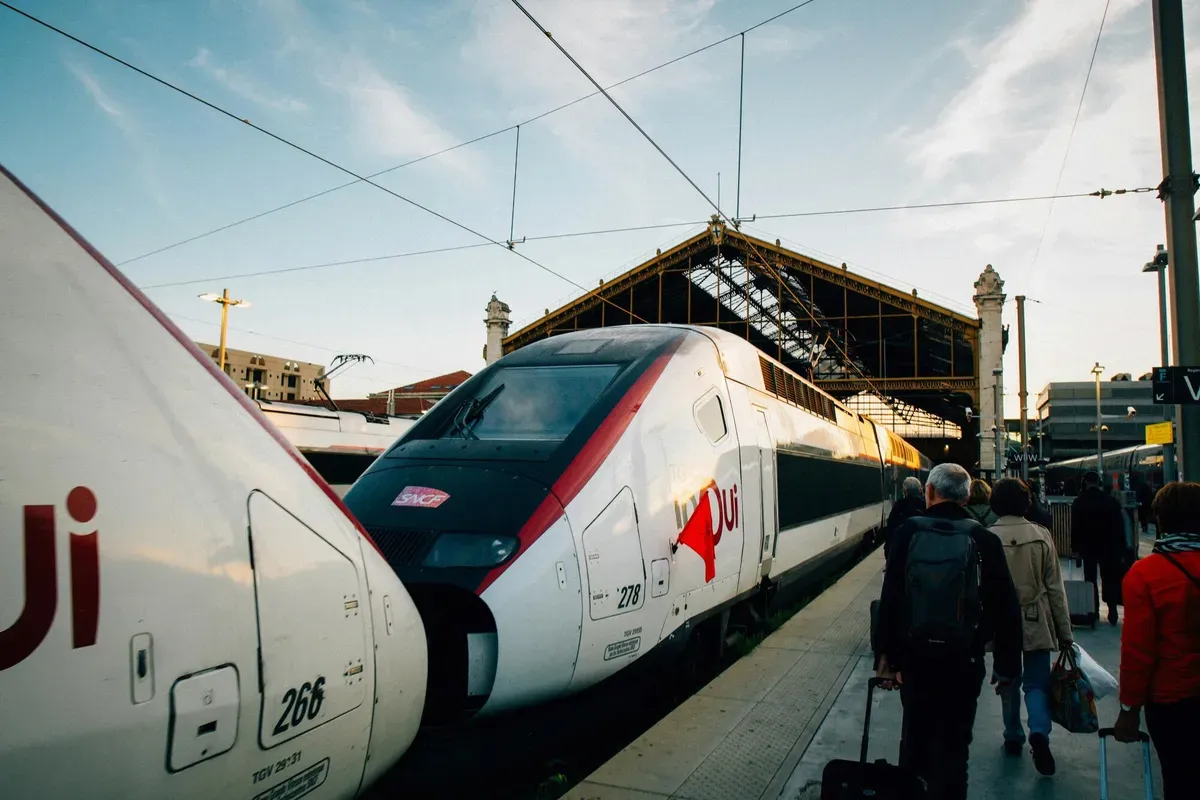 Guerre en Iran, hausse des prix, vols perturbés… Les Français adaptent leurs vacances d'été